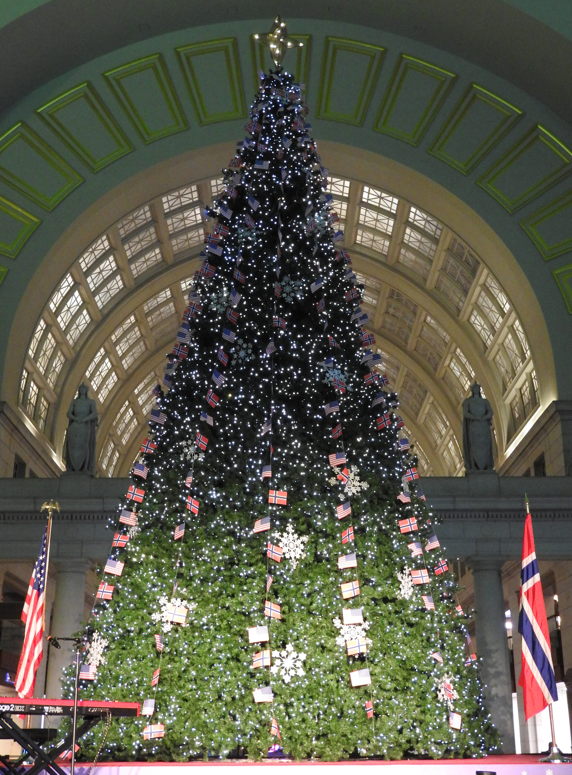 Union Station Tree Lighting 2024 Avie Margit